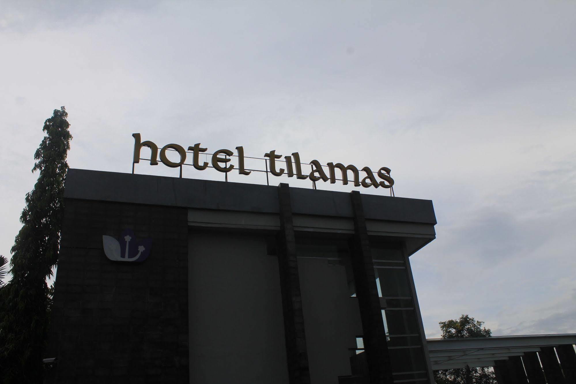 Hotel Tilamas Juanda Sawotratap Exterior photo