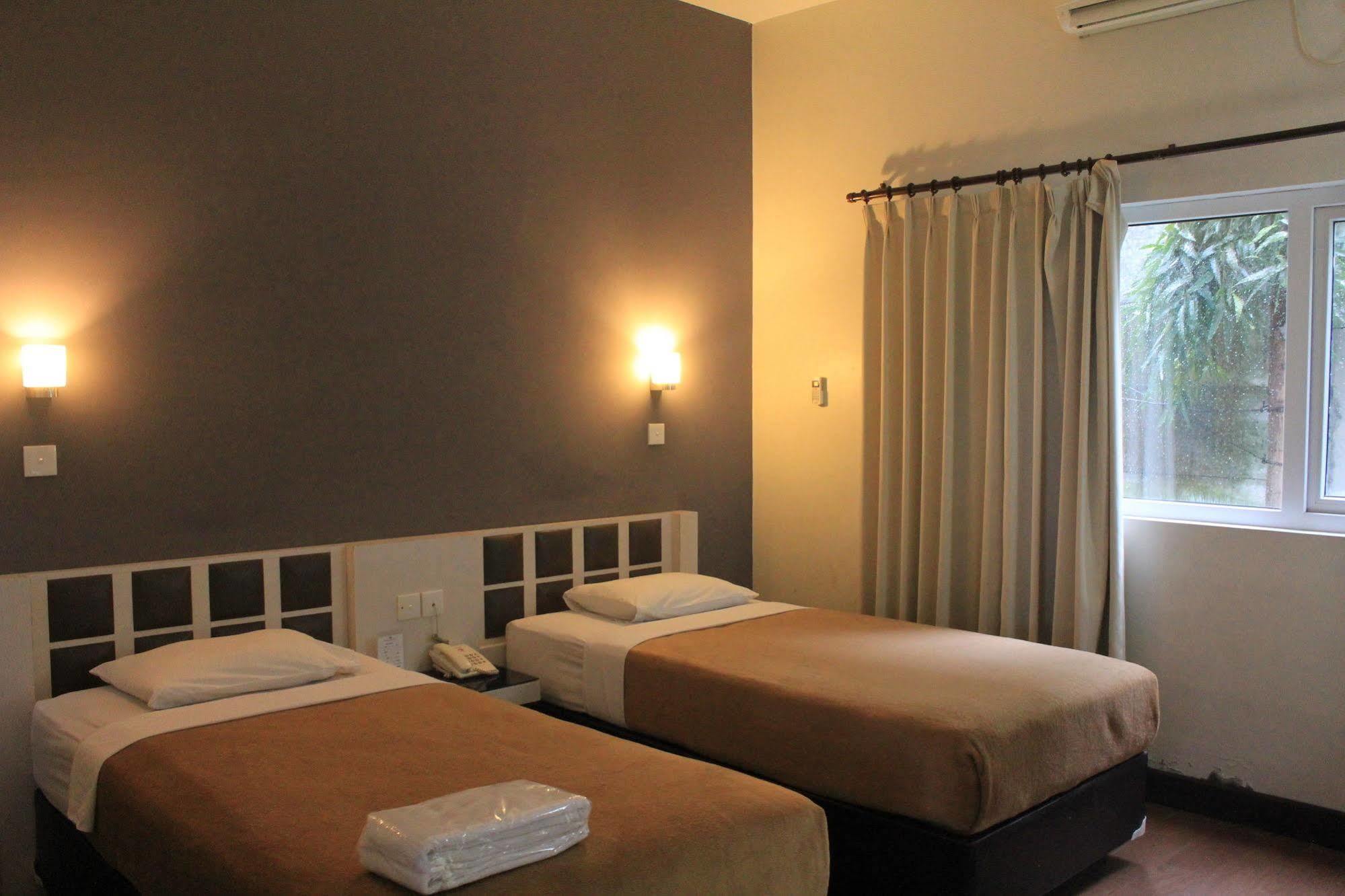 Hotel Tilamas Juanda Sawotratap Exterior photo