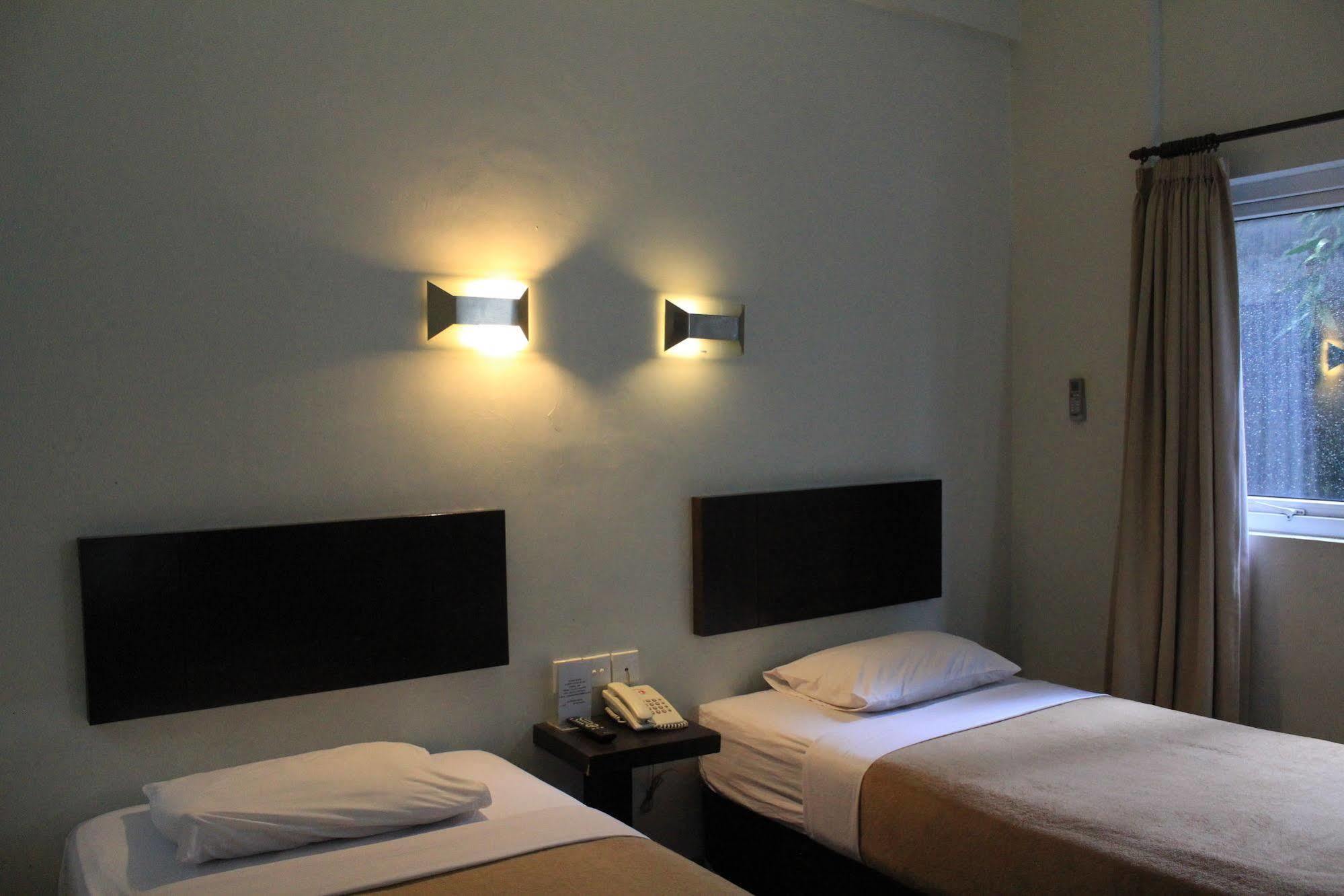 Hotel Tilamas Juanda Sawotratap Exterior photo
