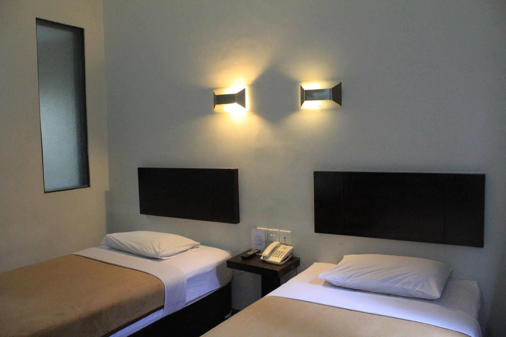 Hotel Tilamas Juanda Sawotratap Exterior photo