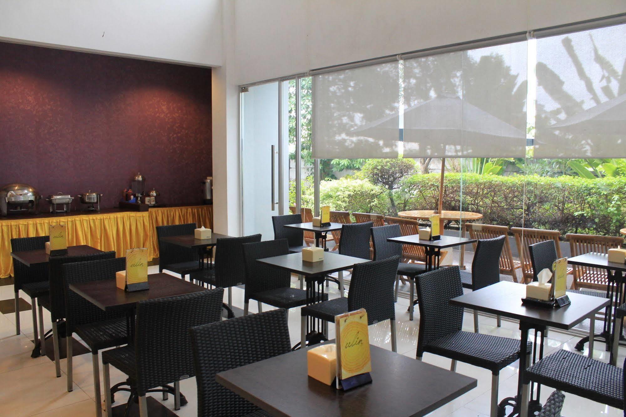 Hotel Tilamas Juanda Sawotratap Exterior photo